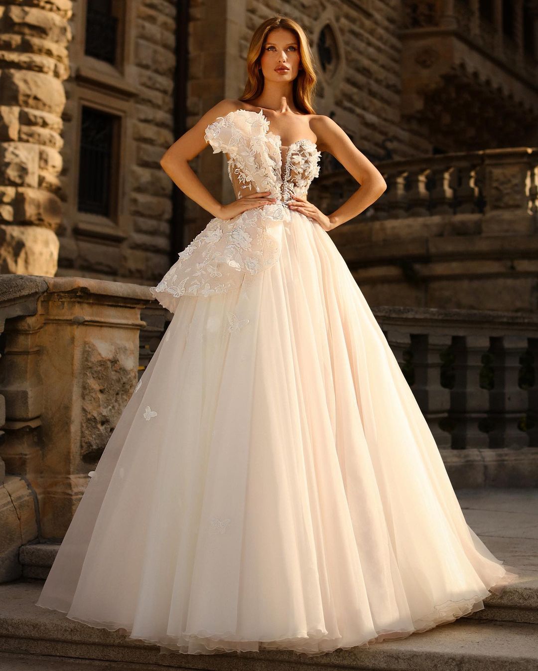 Sweetheart Backless Floor Length Princess Wedding Dress With Lace Tulle Appliques