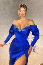 Abito da sera a sirena con scollo a V Regal Zaffiro, maniche lunghe eleganti e perline