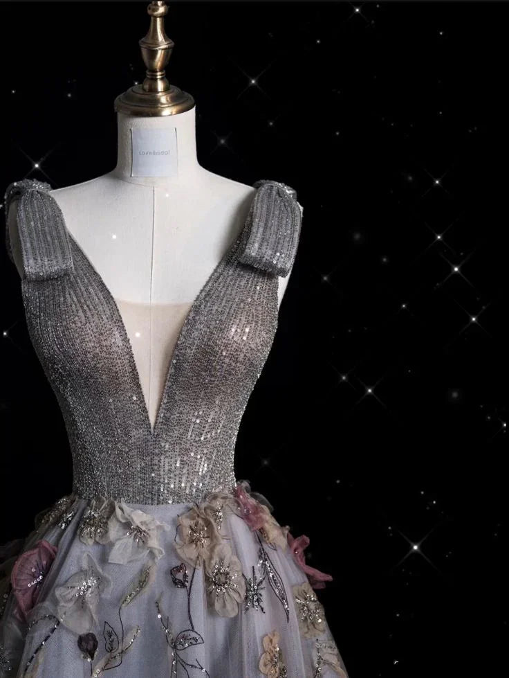 Charmantes graues Ballkleid mit V-Ausschnitt, Tüll und Blumenmuster, langes Abendkleid, Abschlussballkleid Y7953