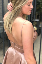 Robe de bal en satin à bretelles spaghetti et coupe trapèze