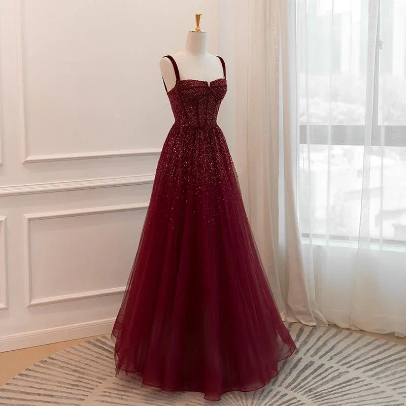 Abito formale da sera bordeaux gotico con spalline sottili, paillettes e perline, abito da ballo in tulle Y7586
