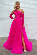 Abito da sera in tulle con pizzo, spalla unica e spacco, linea a trapezio