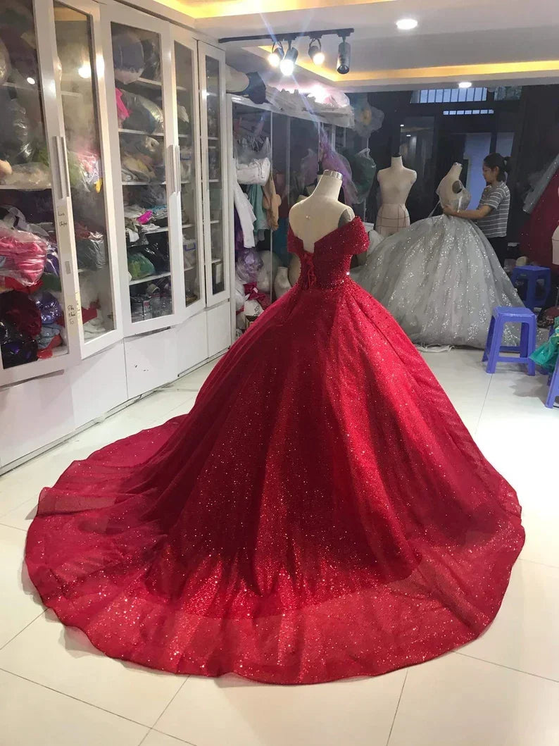 Luxuriöses schulterfreies rotes glitzerndes Perlenballkleid Süßes 16 Kleid Y1275