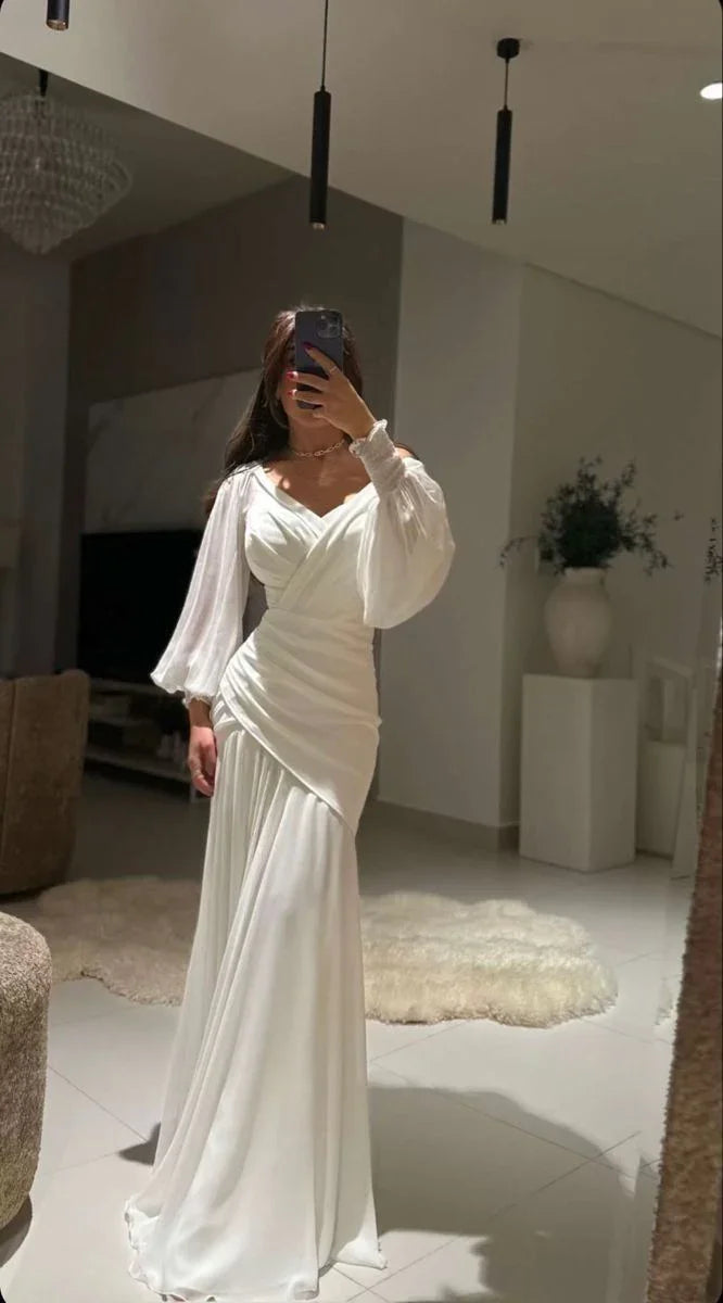 Schickes weißes Abendkleid mit V-Ausschnitt, gerafftem Meerjungfrauen-Schnitt, langes Ballkleid Y7737