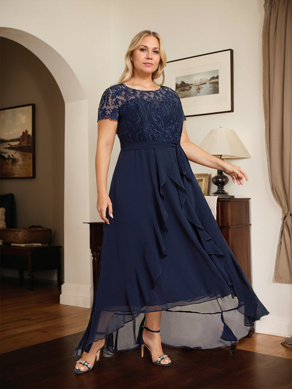 Robe de mère de la mariée en mousseline et dentelle asymétrique illusion à encolure dégagée, coupe en A, avec nœud, volants et paillettes