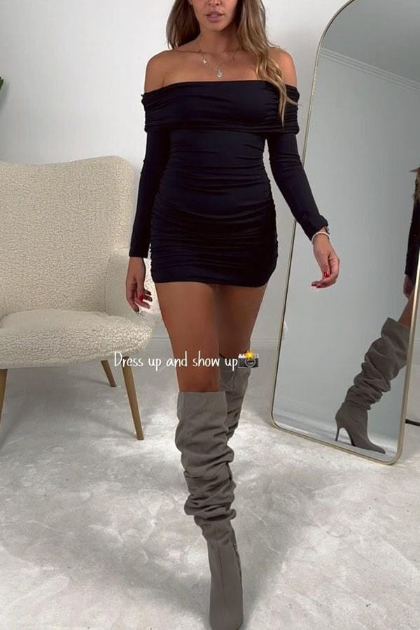 Vestito Mini a Spalle Scoperte con Maniche Lunghe e Pieghettato Elasticizzato per il Venerdì Sera