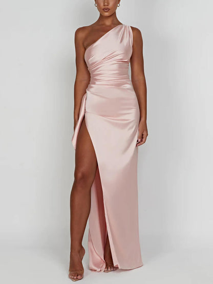 Maxikleid aus Satin mit Schlitz 