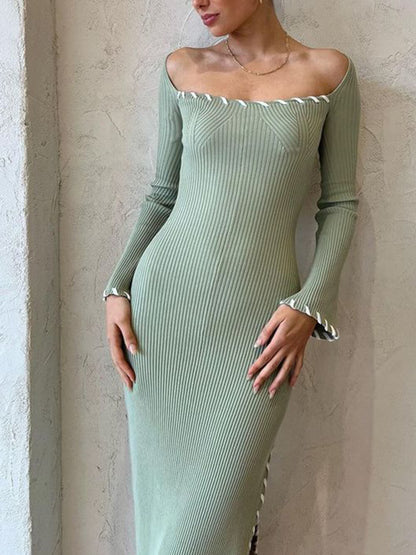Vestido midi ajustado con abertura y cintura alta en color liso 