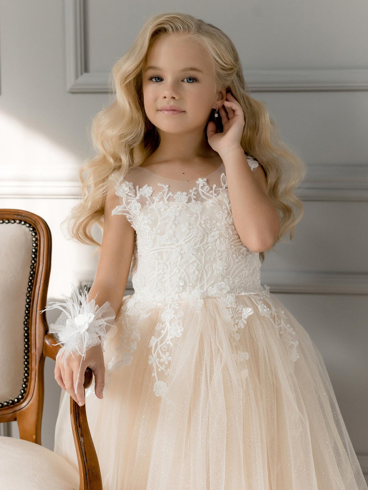 Champagne Shining Sleeveless Ball Gown Flower Girls Dress With Lace