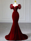 Abito da sera elegante color bordeaux con maniche a sbuffo in velluto e fiocco, modello Y7674