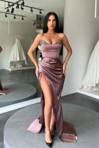 Vestido longo de baile com decote em V, cauda de sereia, lantejoulas e racha