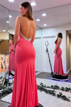 Vestido longo de baile de finalistas com decote em V, costas descobertas e contas, estilo sereia