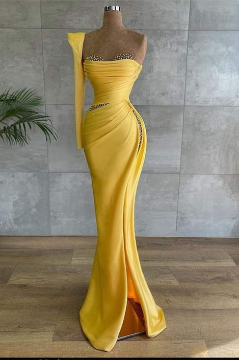 Vestido de fiesta amarillo largo de sirena con cuentas asimétricas de satén y mangas