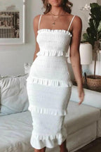 Robe tube ajustée avec bretelles et fronces à la mode