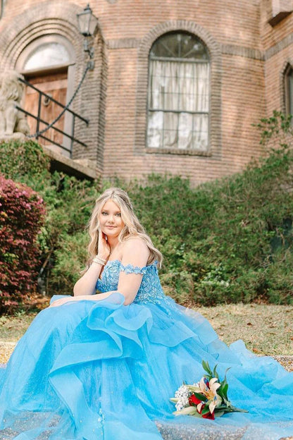 Vestidos de fiesta largos de tul con volantes y hombros descubiertos con apliques
