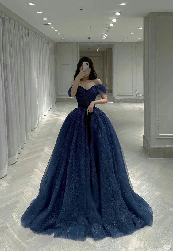 Vestido de Festa Azul Brilhante com Ombros Descobertos, Modelo Generoso em Linha A Y389