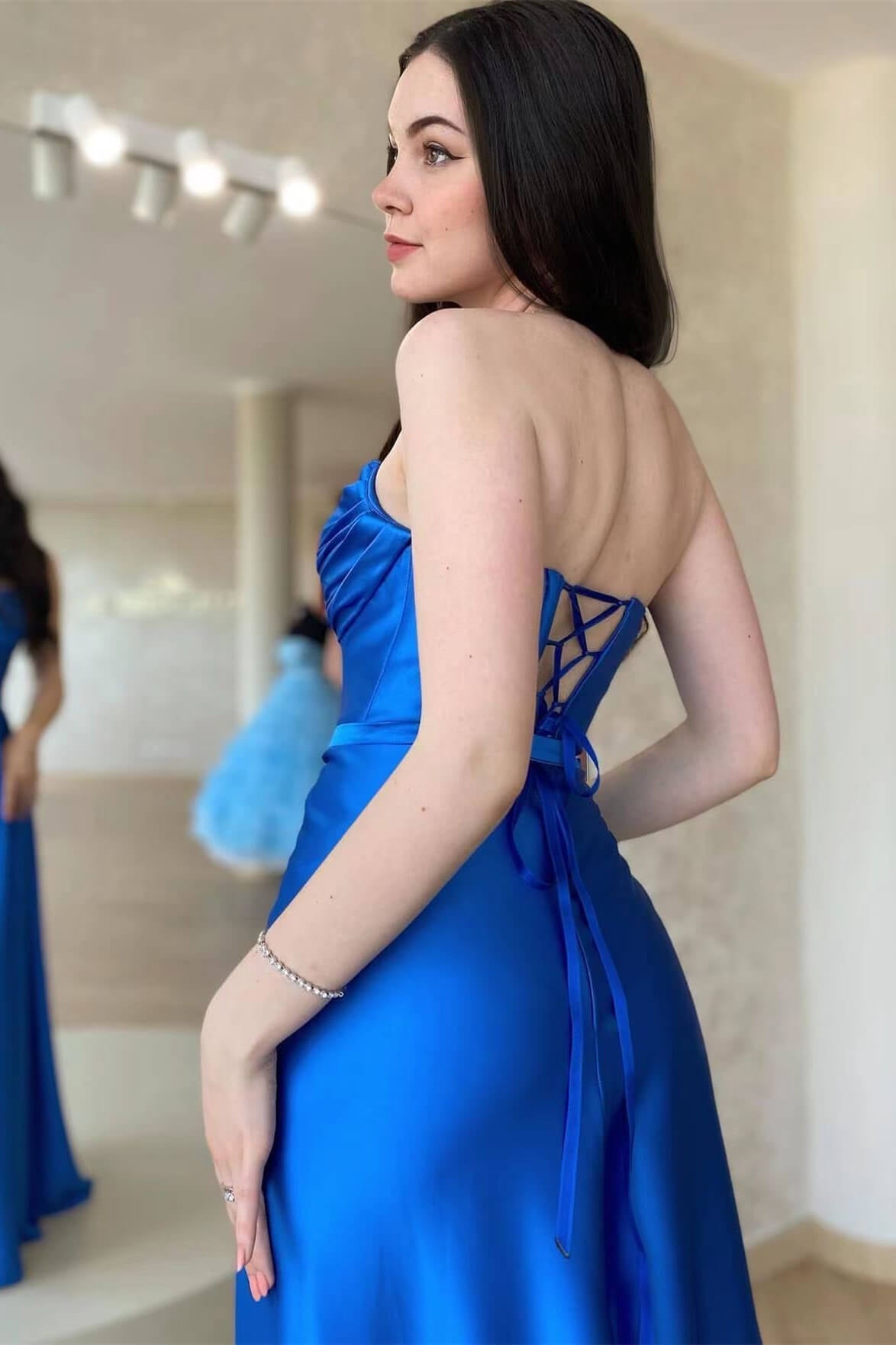 Vestido de Baile Sem Alças, Costas Descobertas, Sem Mangas, com Fenda e Folhos