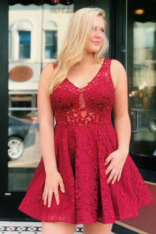 A-Linien-Heimkehrkleid aus roter Spitze mit transparentem Rücken
