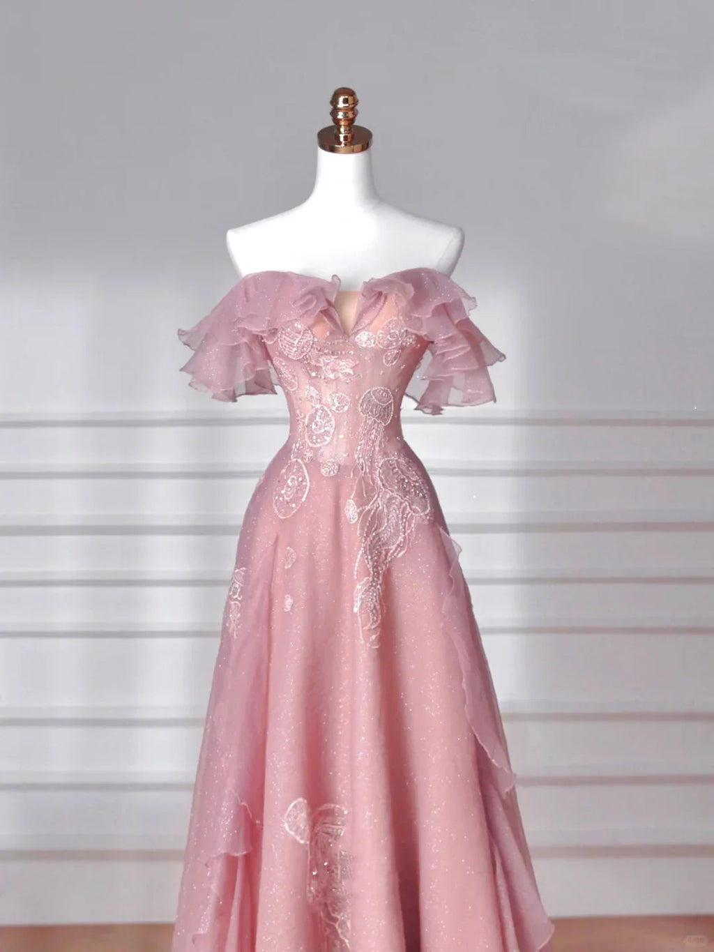 Abito da sera lungo rosa dolce in tulle con paillettes e perline, linea a trapezio, scollatura a spalle scoperte Y8643