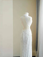 Abito lungo da sera elegante bianco con catena di perle e paillettes Y8670
