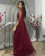 Elegante abito da sera bordeaux con una spalla, tulle e paillettes, spacco, vestito da ballo Y7826
