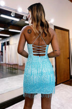 Chloe | Vestido de fiesta corto azul cielo con tirantes finos y borlas
