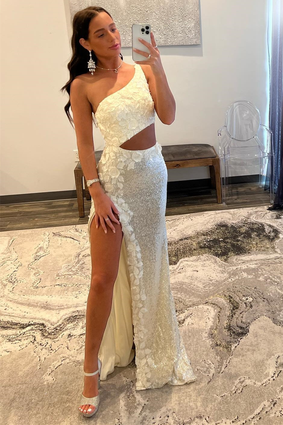 Vestido de fiesta de lentejuelas con un solo hombro y apliques 3D