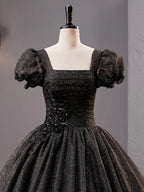 Abito lungo da sera nero lucido con scollo quadrato e tulle Y4386