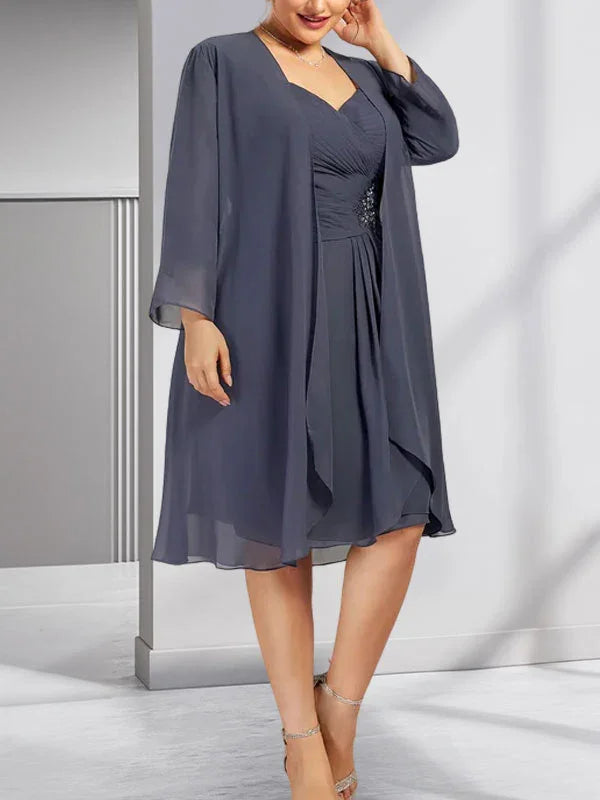 Abito da madre della sposa in chiffon a colonna a ginocchio con applicazioni di perline, pizzo, paillettes e pieghettature