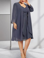 Abito da madre della sposa in chiffon a colonna a ginocchio con applicazioni di perline, pizzo, paillettes e pieghettature