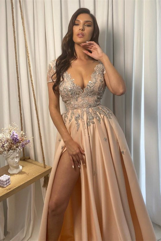 Vestido de Cerimónia com Abertura Frontal, Corte em A, Ombros Descobertos, Renda e Aplicação em Decote em V