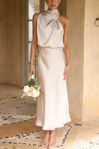 Vestido largo de satén con cintura elástica y cuello alto Perfectly Yours 