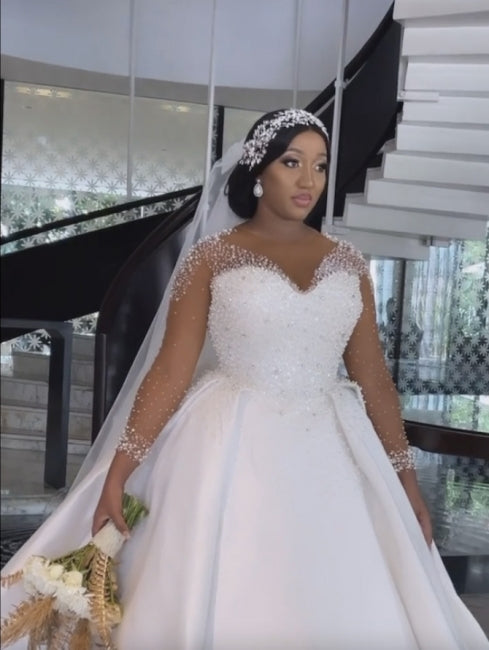 Vestidos de noiva requintados em linha A, comprimento até o chão, manga comprida, renda, decote em V, tule, com miçangas