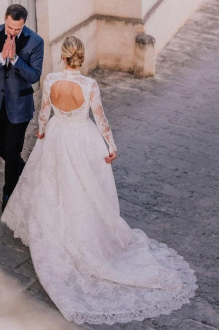 Abito da sposa a linea ad A, maniche lunghe, scollo quadrato, lunghezza fino a terra, in tulle con schiena scoperta e pizzo