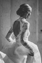 Abito da sposa a linea ad A, maniche lunghe, scollo quadrato, lunghezza fino a terra, in tulle con schiena scoperta e pizzo