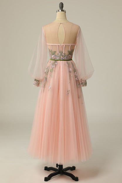 A-Linien-Ballkleid aus Tüll mit U-Ausschnitt und langen Ärmeln und Blumenstickerei