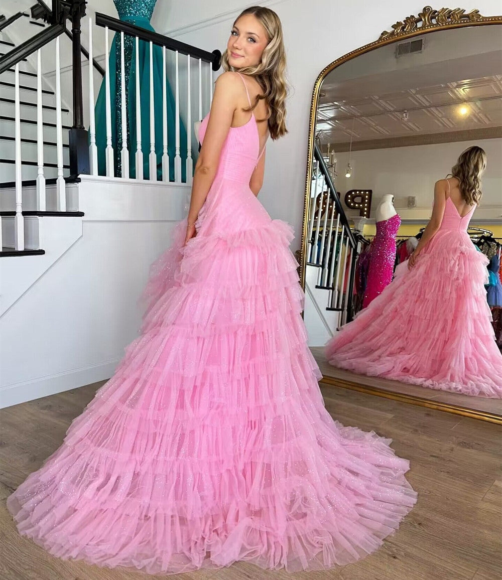 Vestido de fiesta de tul escalonado con tirantes finos y corte en A 