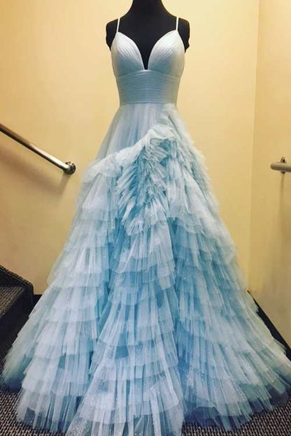 Vestido de fiesta de tul escalonado con tirantes finos y corte en A 