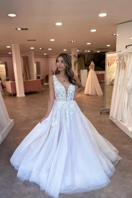 Abito da sposa incantevole senza maniche in tulle a linea ad A, scollo a V, lunghezza fino al pavimento con applicazioni