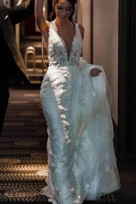 Vestido de novia de tul con escote en V, tirantes finos, largo hasta el suelo, sin mangas y apliques