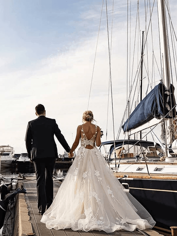 Abito da sposa da spiaggia con applicazioni floreali a linea ad A, abito da sposa senza schienale