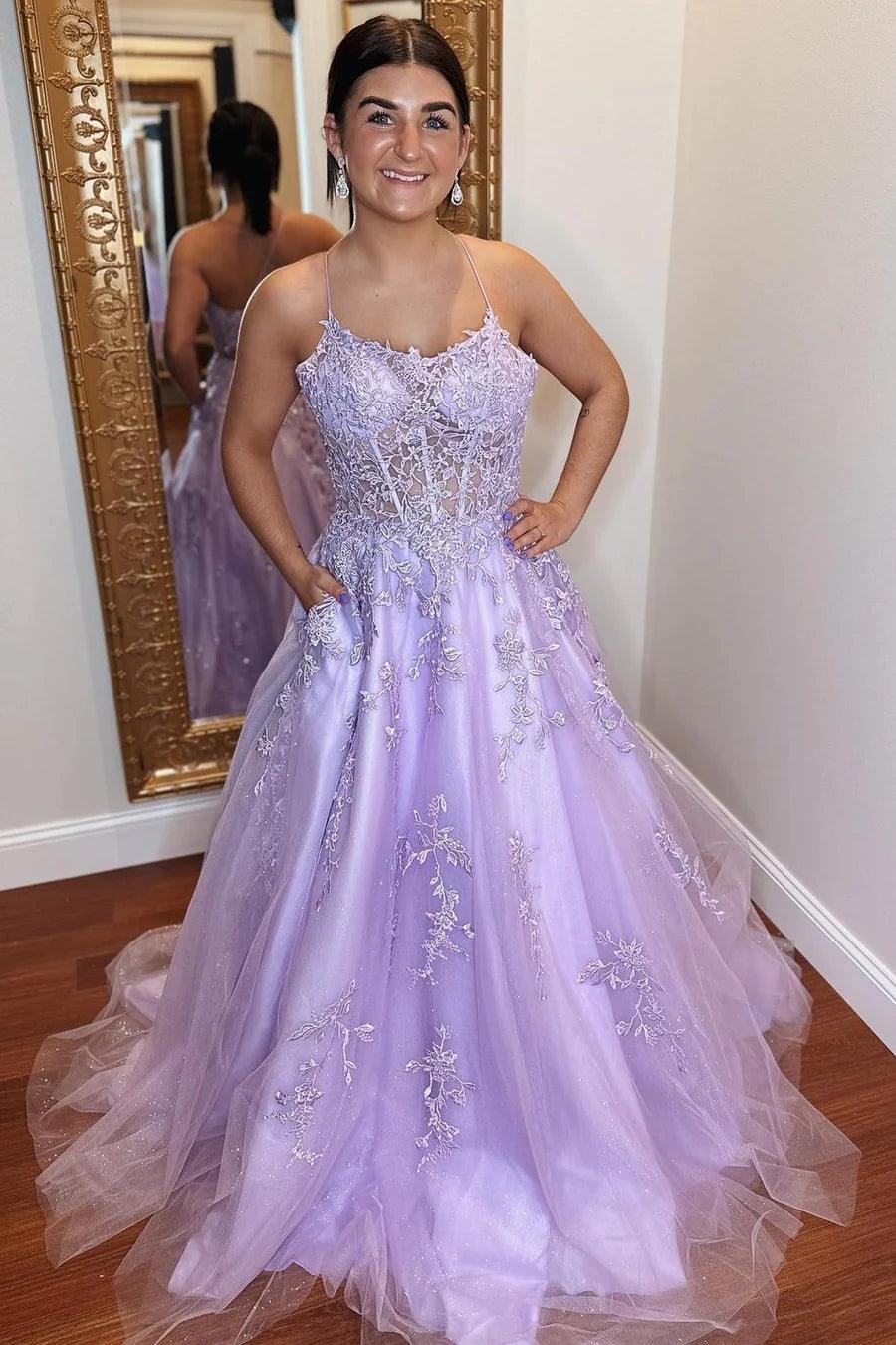 Abito da sera promozionale con schiena allacciata, applicazione in pizzo e tulle lavanda a linea ad A