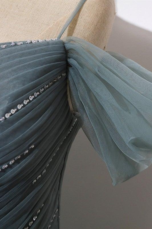 Abito da sera grigio in tulle con scollo a barca e linea a trapezio
