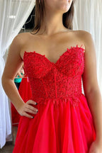 Robe de bal formelle rouge à corset en forme de cœur avec volants et jupe évasée