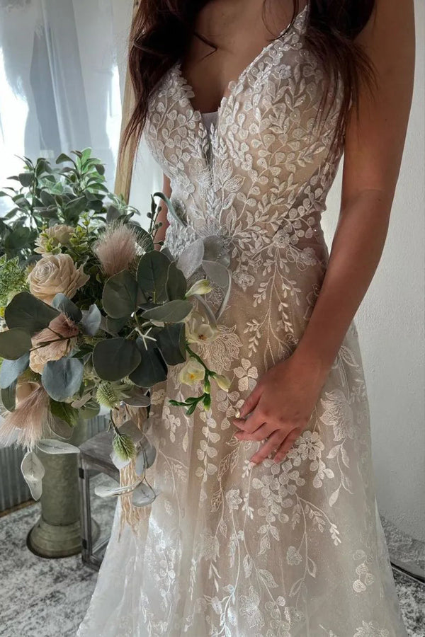 Abito da sposa elegante a linea ad A con spalline sottili e schiena con apertura a goccia