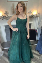 Abito lungo da sera verde scuro in tulle con spalline sottili a linea ad A