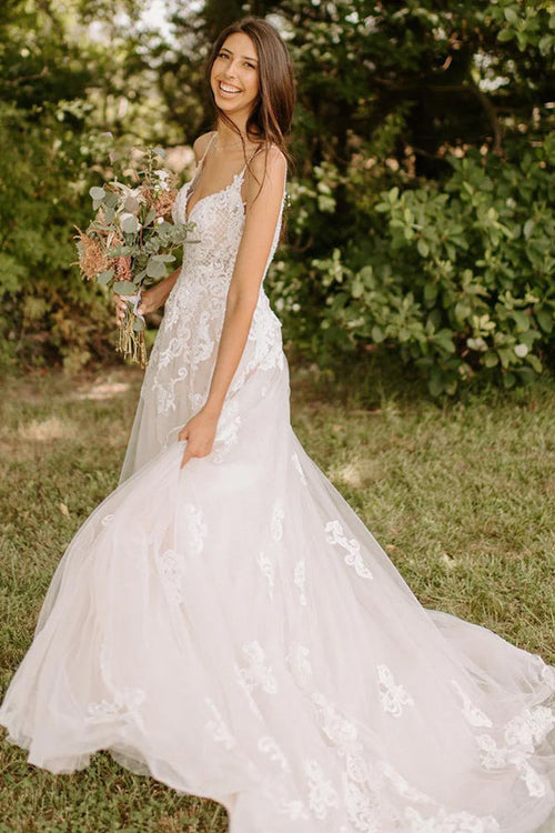 Vestido de Noiva Rústico em Tule com Alças Finas em Linha A e Apliques