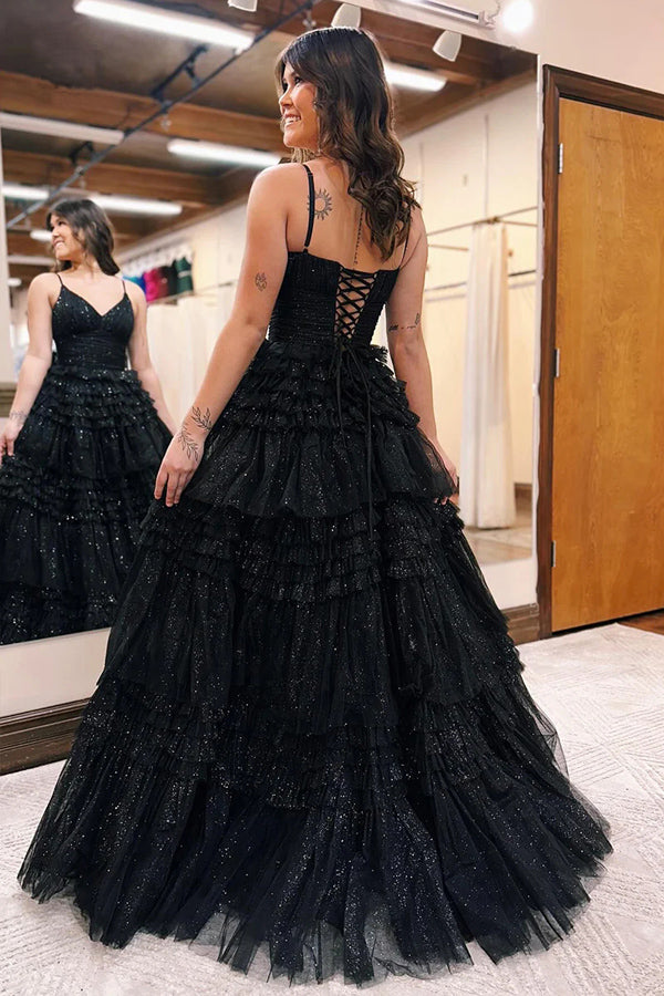 Abito lungo da sera a strati in tulle con spalline sottili a linea ad A e scollo a V