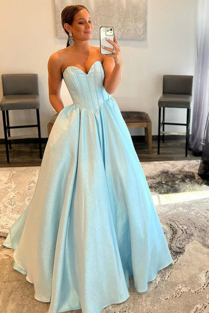 Vestido de fiesta largo azul sin tirantes con escote en forma de A y escote en forma de corazón