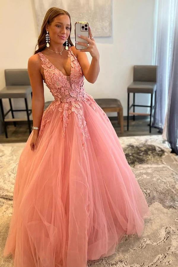 Abito da cerimonia rosa cipria con scollo a V a linea A, applicazioni in tulle e spacco